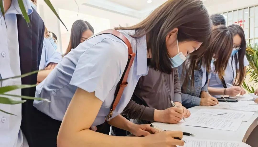 接種新冠疫苗 共筑免疫長(zhǎng)城 