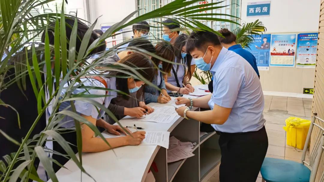 接種新冠疫苗 共筑免疫長(zhǎng)城 