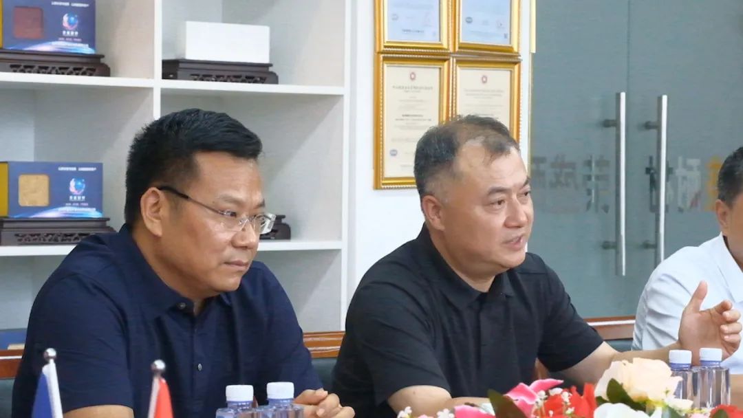 新密市委常委、政法委書記劉軍杰一行蒞臨榮盛科技集團調(diào)研指導