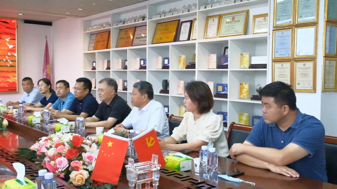 新密市委常委、政法委書記劉軍杰一行蒞臨榮盛科技集團調(diào)研指導